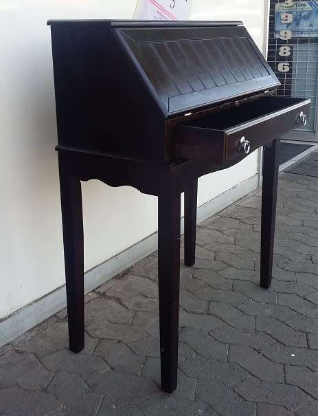 VINTAGE WRITING BUREAU   /  BUYER MUST COLLECT EDENVALE JHB