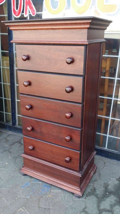 LOVELY WETHERLEY,S  TALLBOY 5 DRAWER CHEST OF DRAWERS  /  BUYER MUST COLLECT EDENVALE JHB
