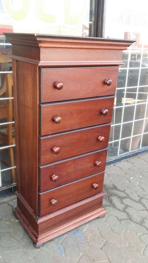 LOVELY WETHERLEY,S  TALLBOY 5 DRAWER CHEST OF DRAWERS  /  BUYER MUST COLLECT EDENVALE JHB