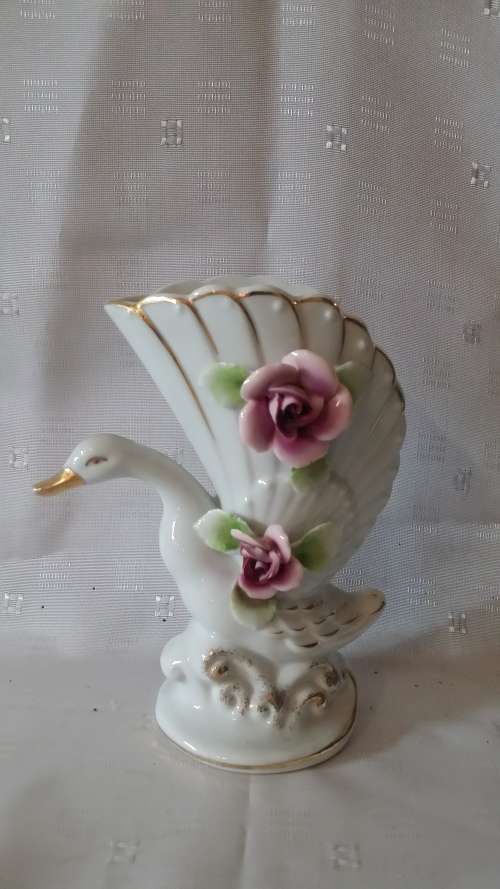 SWAN ORNAMENT VASE