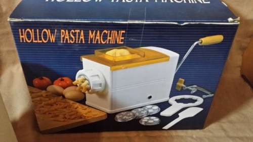 HOLLOW PASTA MACHINE WITH 5 DIFFERENT CUTTERS AND RECIPE BOOKLET