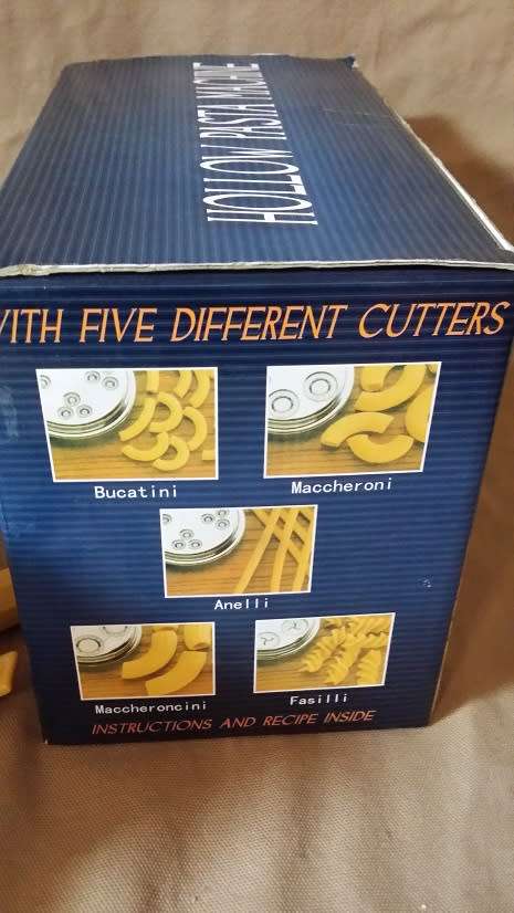 HOLLOW PASTA MACHINE WITH 5 DIFFERENT CUTTERS AND RECIPE BOOKLET
