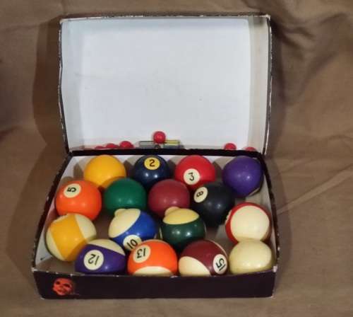 SNOOKER POOL BALLS