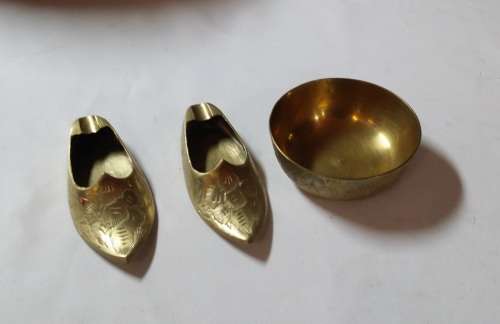 THREE BRASS ITEMS  , PIN BOWL 2 SMALL BRASS SHOES