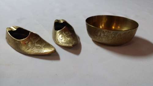 THREE BRASS ITEMS  , PIN BOWL 2 SMALL BRASS SHOES