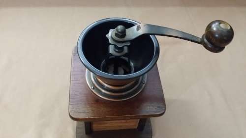 HAND CRANK COFFEE GRINDER