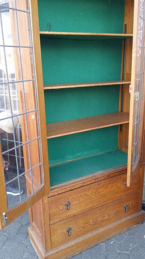 WOODEN LEAD GLASS LIBRARY CUPBOARD  /  BUYER MUST COLLECT  JHB