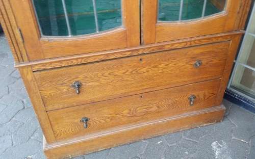 WOODEN LEAD GLASS LIBRARY CUPBOARD  /  BUYER MUST COLLECT  JHB