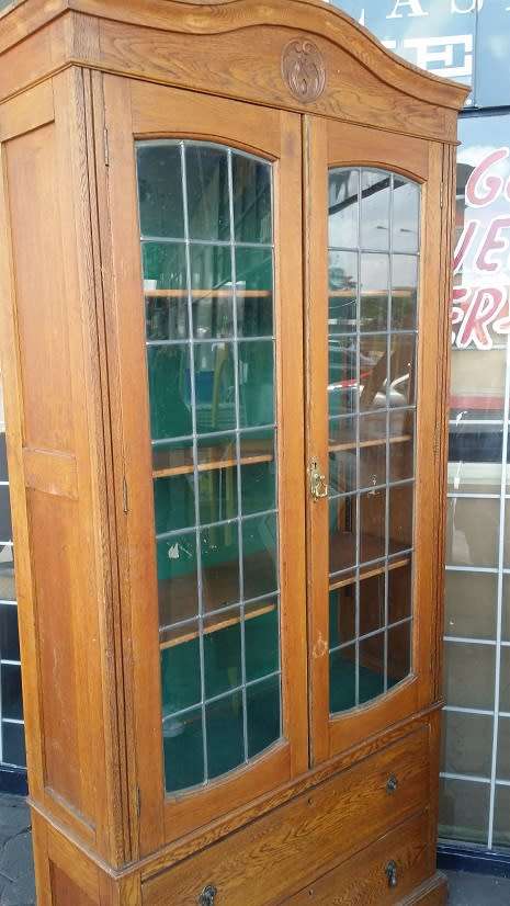 WOODEN LEAD GLASS LIBRARY CUPBOARD  /  BUYER MUST COLLECT  JHB