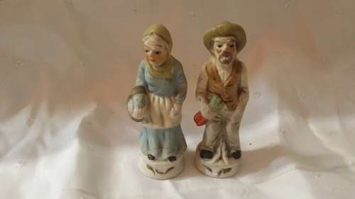 PAIR OF  FIGURINES ORNAMENT
