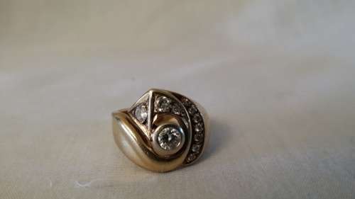 9ct  GOLD DIAMOND RING