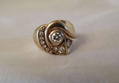 9ct  GOLD DIAMOND RING