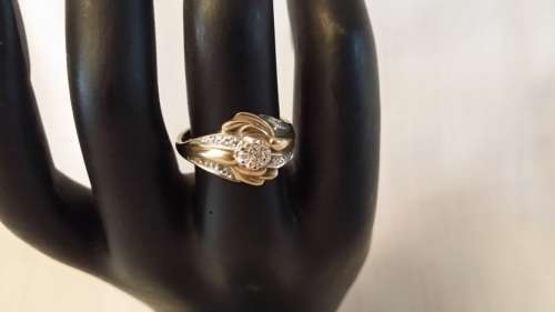 9ct  GOLD  RING