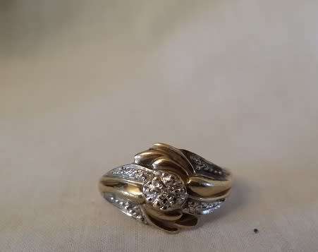 9ct  GOLD  RING