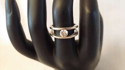 9ct  WHITE GOLD DIAMOND MODERN RING
