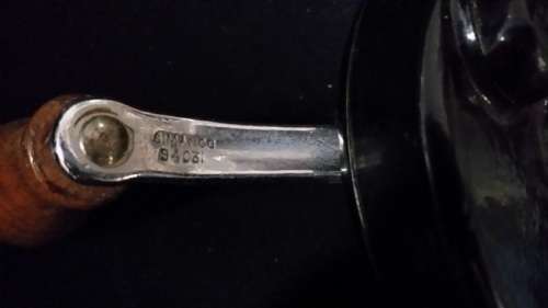 HAND CRANK HANDLE FOR SEWING MACHINE