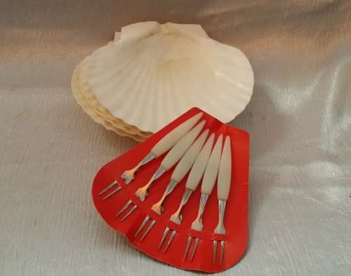 SET OF 6 ELWECO GENUINE BAKING  SEA SHELLS AND FORKS