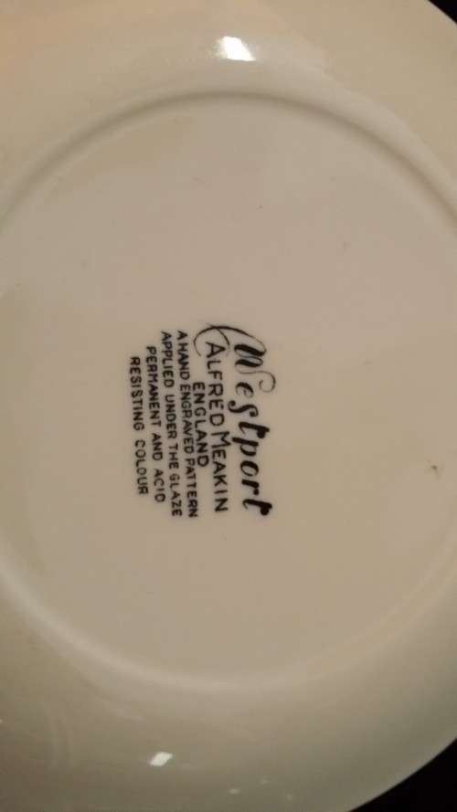 WESTPORT  ALFRED MEAKIN HAND ENGRAVED  ENGLAND PLATE  17 CM