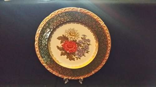 WETHERBEY HANLEY  ENGLAND ROYAL FALCON WARE  PLATE GOLD GREEN , FLORAL  27 CM