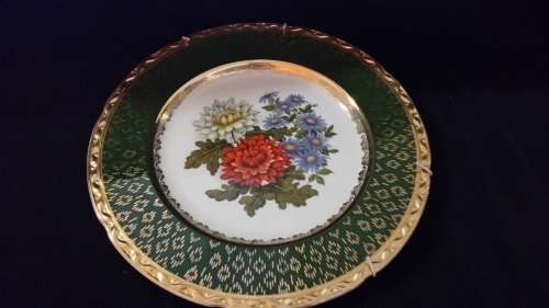 WETHERBEY HANLEY  ENGLAND ROYAL FALCON WARE  PLATE GOLD GREEN , FLORAL  27 CM