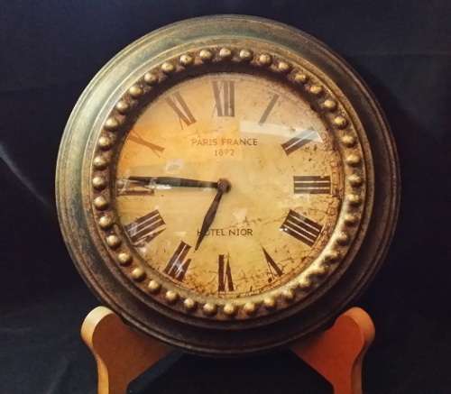 IRON PARIS FRANCE  HOTEL NOIR QUARTZ  METAL CASING WALL CLOCK