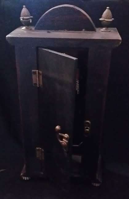 PENDULUM QUARTS MANTEL  CLOCK 30 X  15 X 8 CM