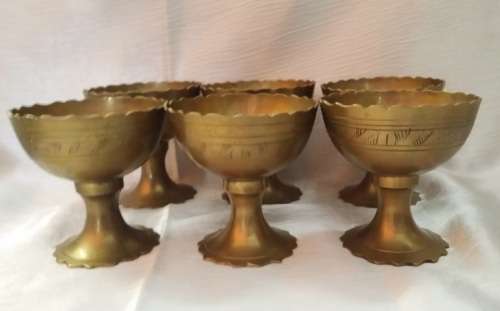 6 BRASS PEDESTAL BOWLS 7.5 X 7.5 CM