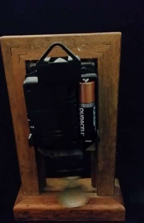 REAL ZENITH  WOODEN QUARTZ PENDULUM   MANTEL CLOCK 17 X 11 X 5 CM