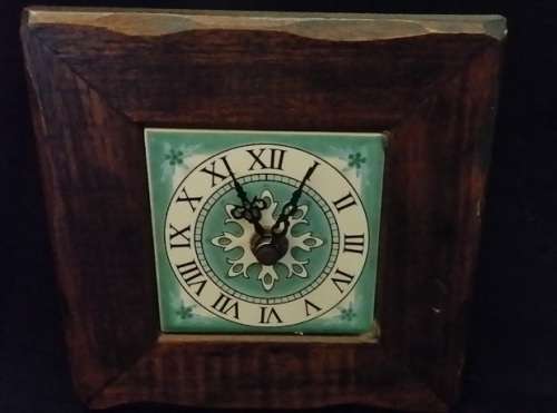 WOOD AND CERAMIC TILE   QUATRZ MANTEL CLOCK 13 X 13 CM