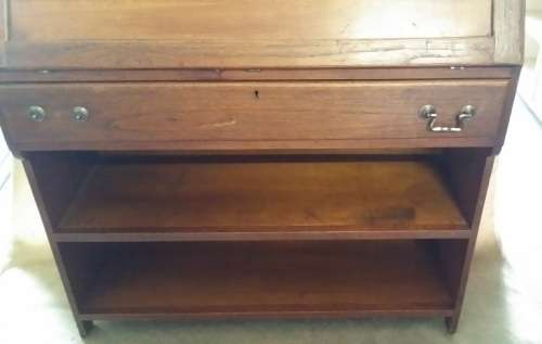 VINTAGE WRITING BUREAU DESK   /  BUYER MUST COLLECT EDENVALE GAUTENG  WITHIN 7 DAYS