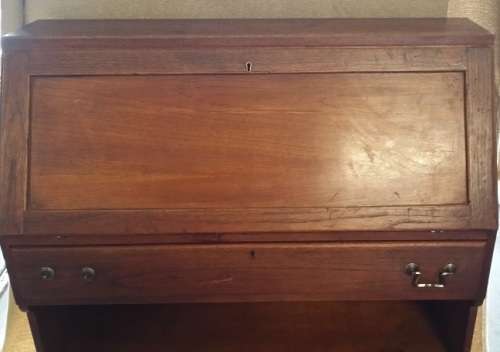 VINTAGE WRITING BUREAU DESK   /  BUYER MUST COLLECT EDENVALE GAUTENG  WITHIN 7 DAYS