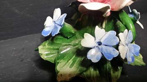CAPODEMONTE FLOWER BOUQUET ORNAMENT 15 X 14 CM