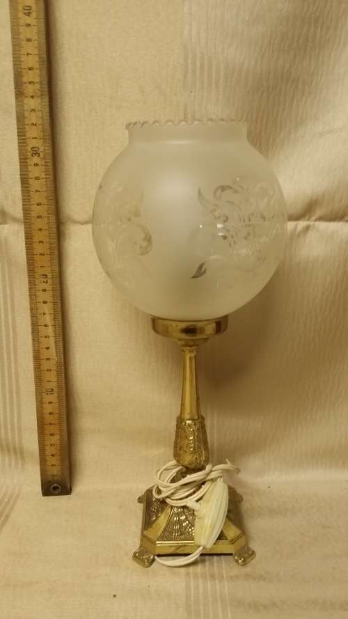 BEAUTIFUL BRASS TABLE LAMP