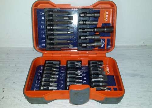 PRO  TOOL SCREWDRIVER AND OTHER TOOL KIT