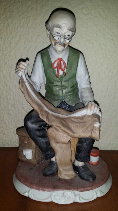OLD MAN TAILOR  FIGURINE  2O CM X 10 CM