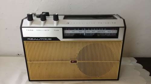 VINTAGE FM AM SW  14 TRANSISTOR RADIO ( NOT WORKING )