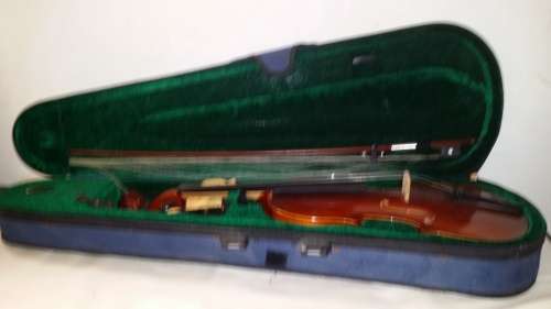 VIOLIN NOT BRANDED needs a new string and rod string 59 cm x 20 cm
