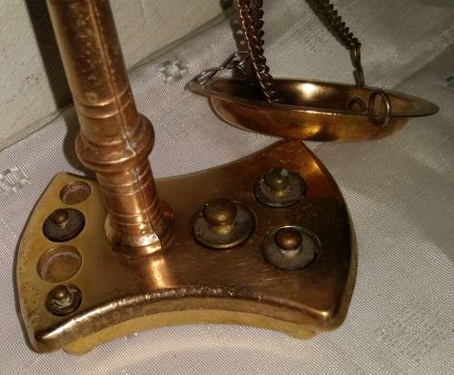 BRASS SCALE WITH 5 WEIGHTS