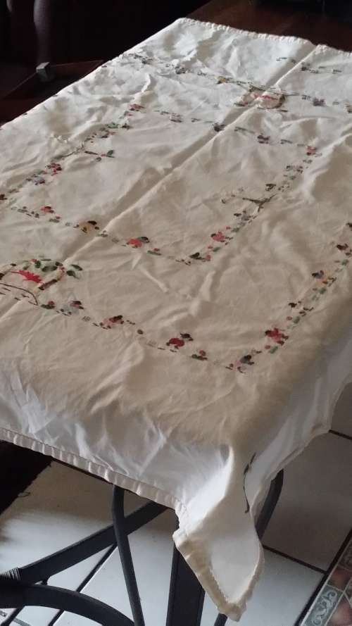 TABLE CLOTH  SQUARE  EMBROIDERY CLOTH 97  CM