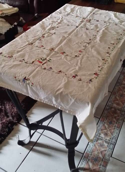 TABLE CLOTH  SQUARE  EMBROIDERY CLOTH 97  CM