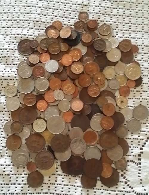 COINS : BULK LOT OF INTERNATIONAL COINS