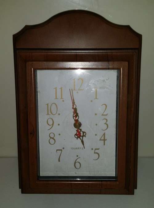 CLOCK AND KEY HOLDER CASE 28 X 19 CM