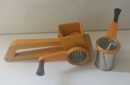 Hand crank grater