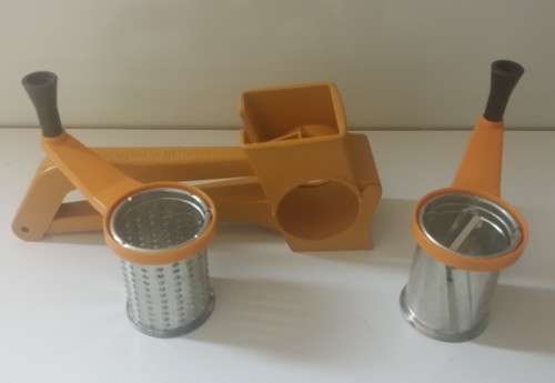 Hand crank grater