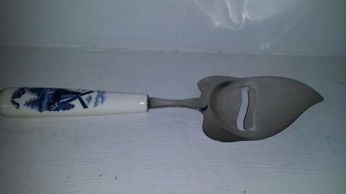 Cheese cutter porcelain dutch delft