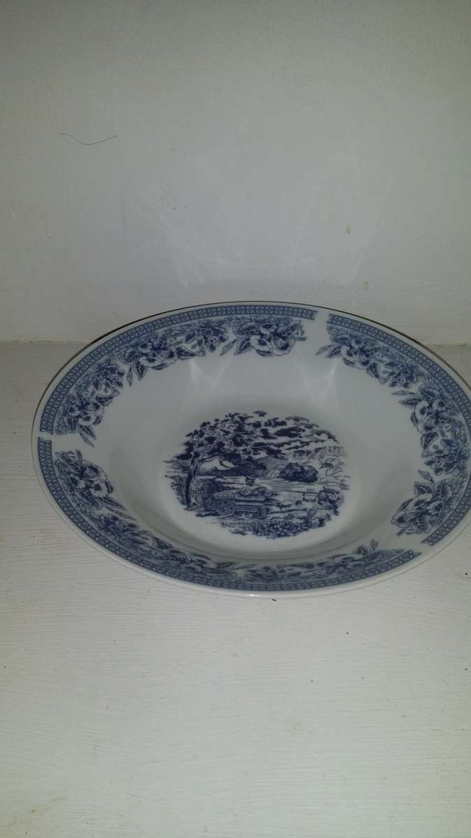 Royal England  Blue and White Dish 20 x 4 cm