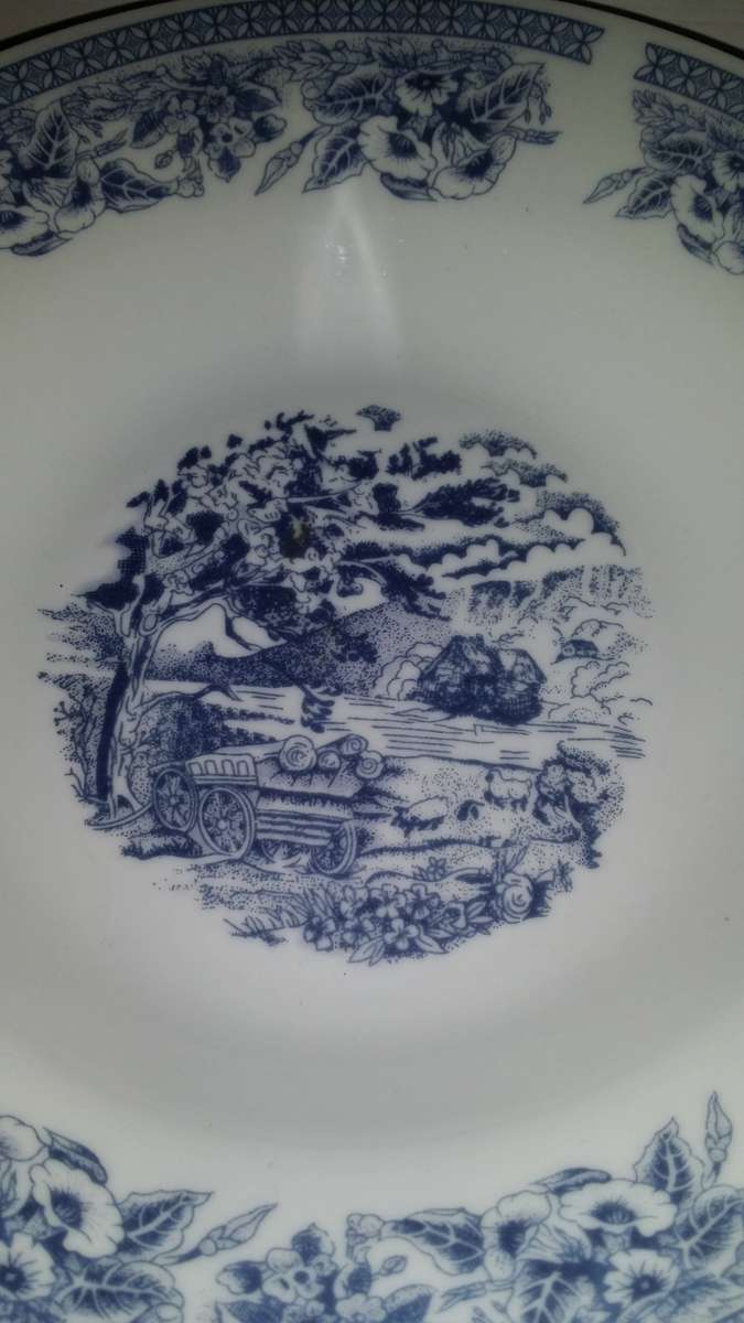 Royal England  Blue and White Dish 20 x 4 cm