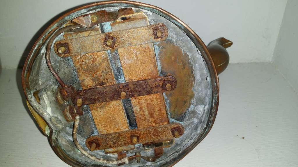 Old Copper Kettle 14 x 17 cm- not working no lid