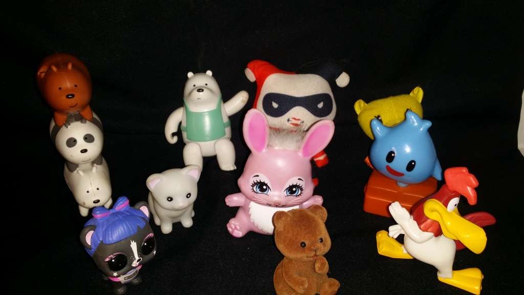 Lot of assorted Toy Figurines