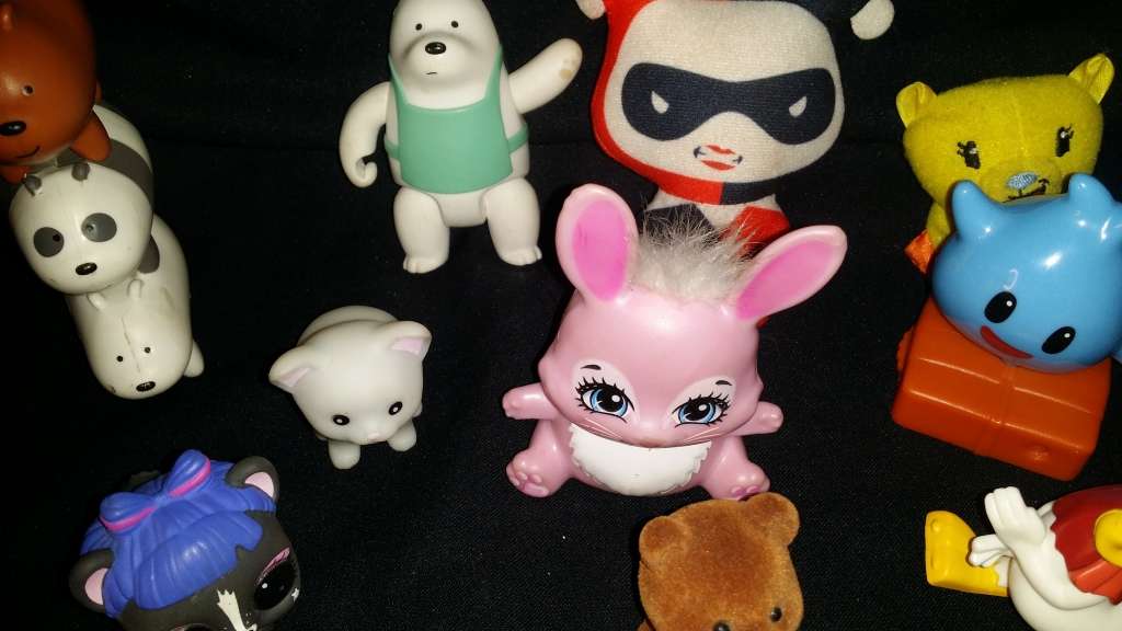 Lot of assorted Toy Figurines